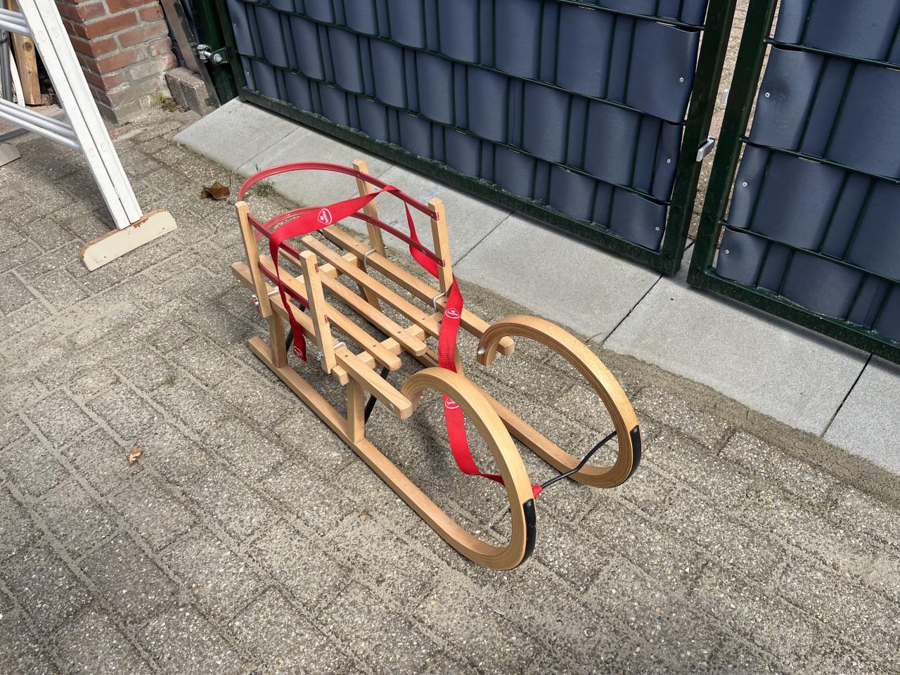 Slee met rugleuning model Rodel