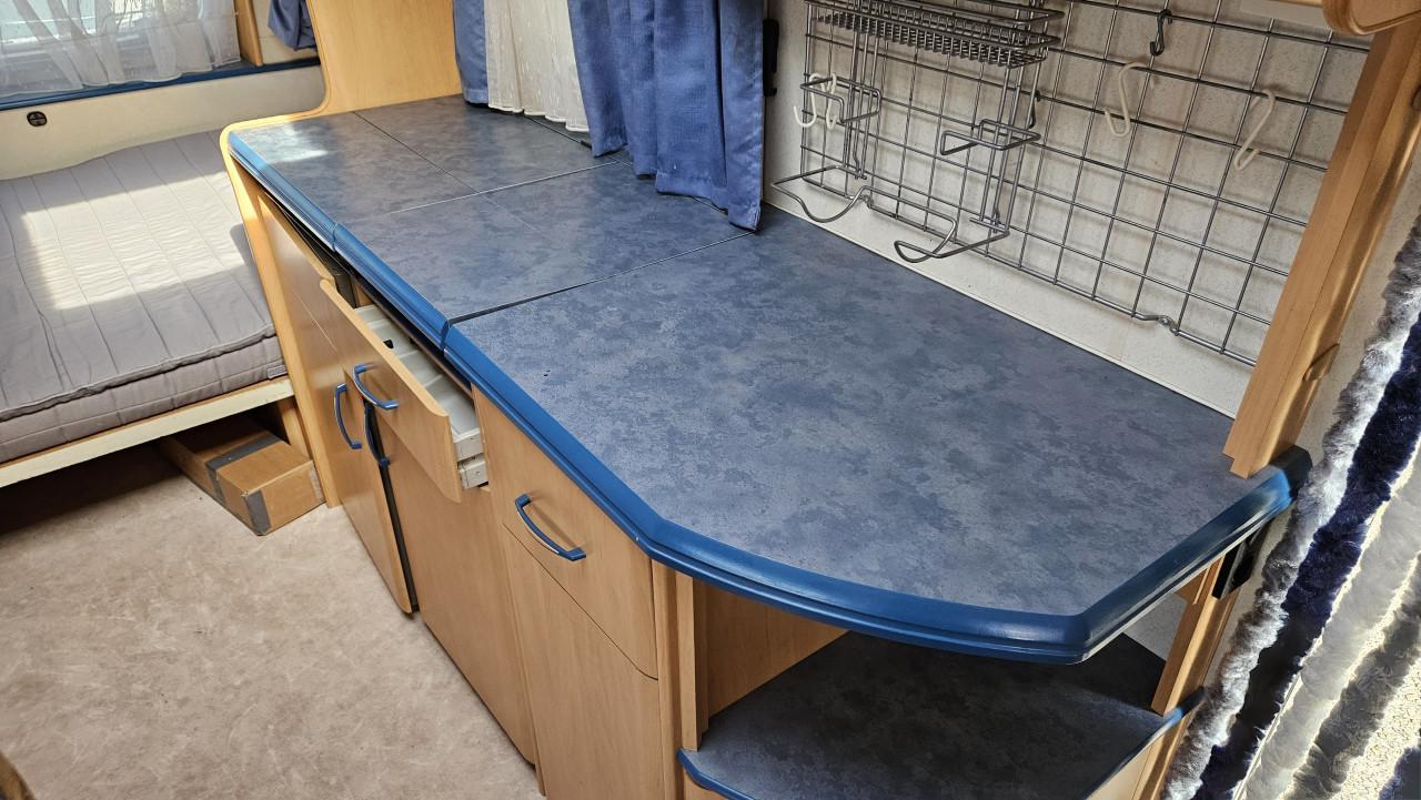 Keurige Hobby DE Luxe van 1999 met Isabella voortent + fietsendrager