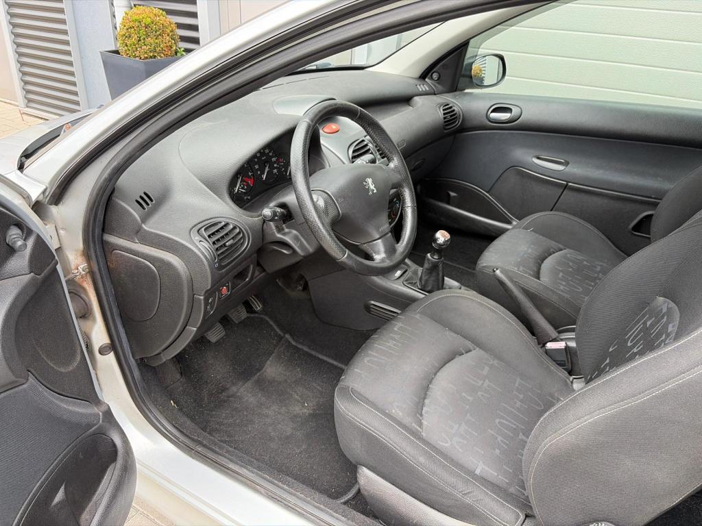 Peugeot 206 1.4 xs/inruilkoopje/apk tot december 2026/beginnersauto/