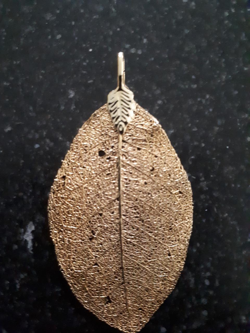 Hanger van verguld blad