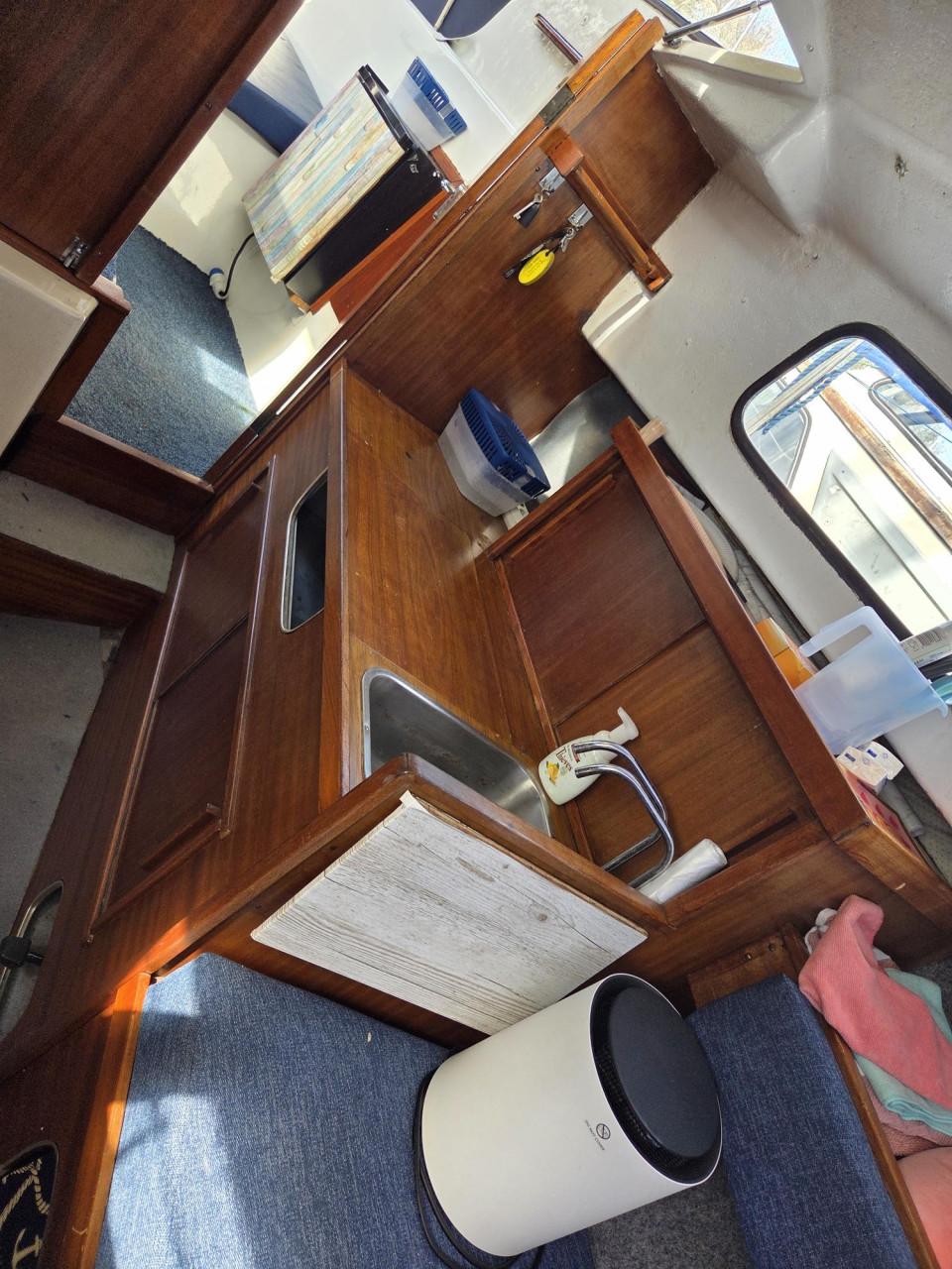 Albin 25