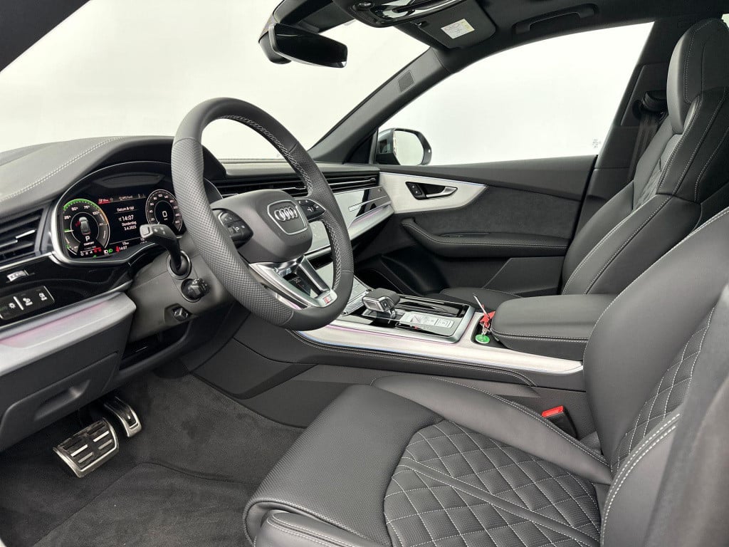 Audi Q8 pro line s 55 tfsi e 290 kw / 394 pk suv 8 versn.