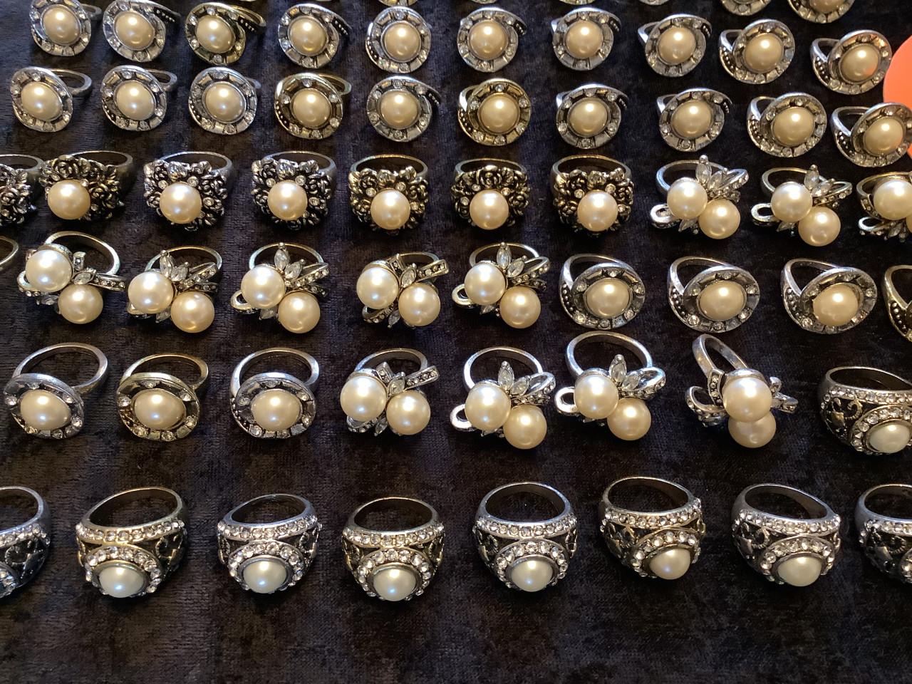 Partij hele mooie ringen ( partij 121) AANBIEDING !!!!!!