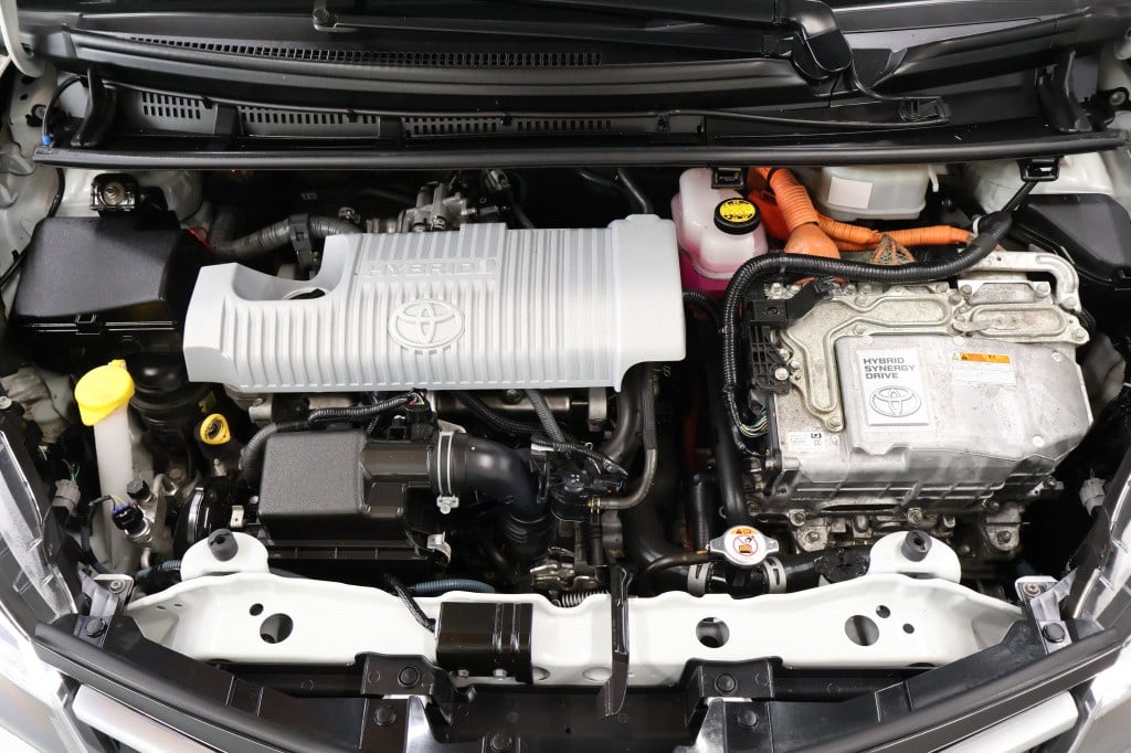 Toyota Yaris 1.5 hybrid dynamic bi-tone