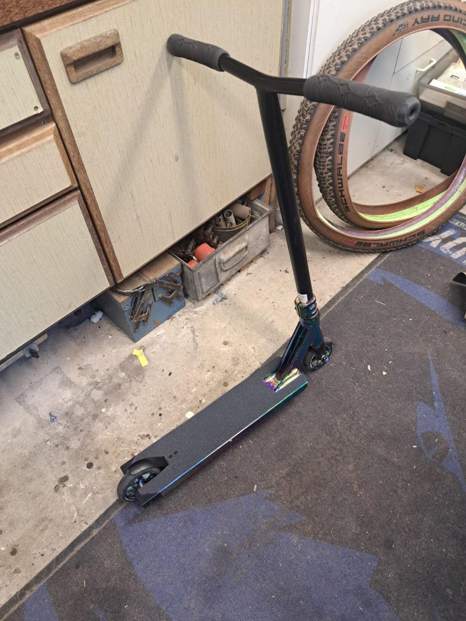 NKD, Nkd stuntstep oil slick