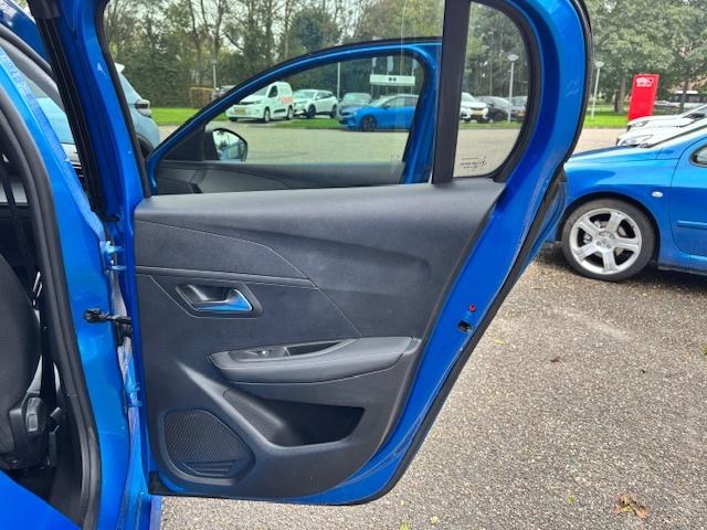 Peugeot 208 1.2 hybrid 100 e-dcs6 allure navigatie | dab | applecarplay| pa