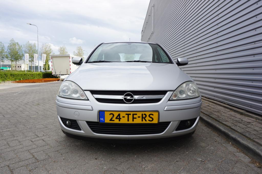 Opel Corsa 1.2-16v silverline airco / elektr. ramen / lm velgen / nap