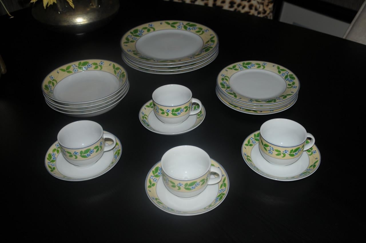 Vierdelig Bel Air Fine Porcelain servies, zo goed als nieuw!