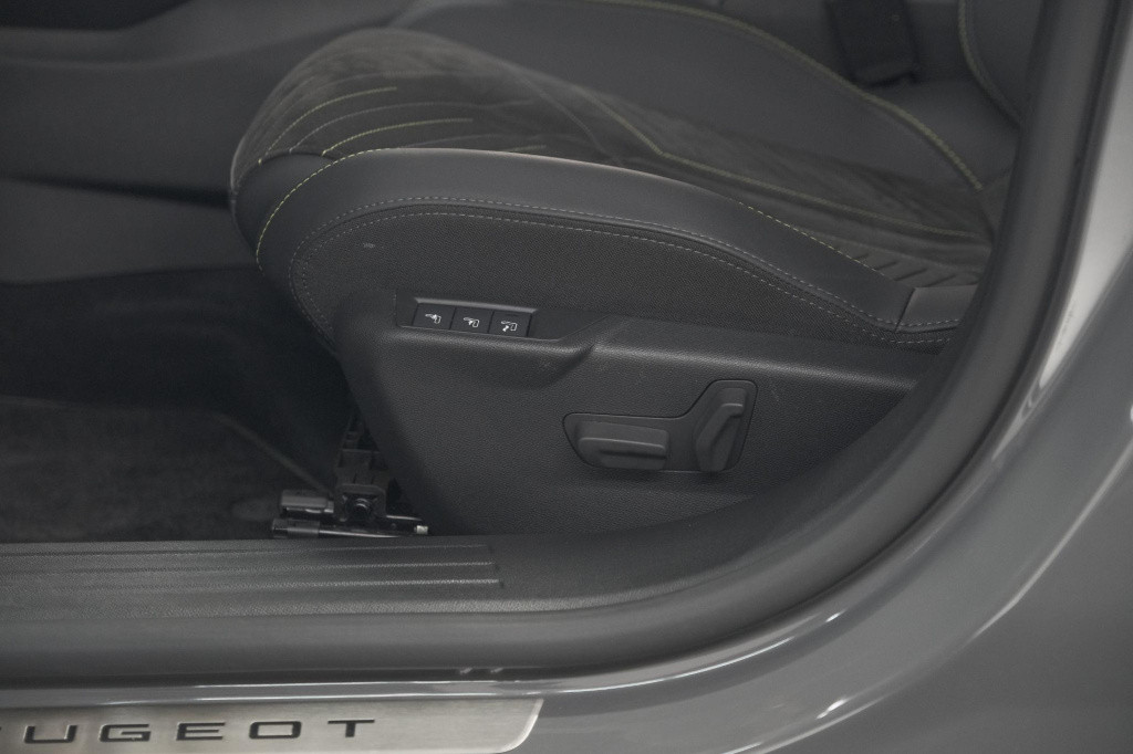 Peugeot 2008 puretech 130 eat8 gt | 360 camera | stoelmassage | adaptieve c