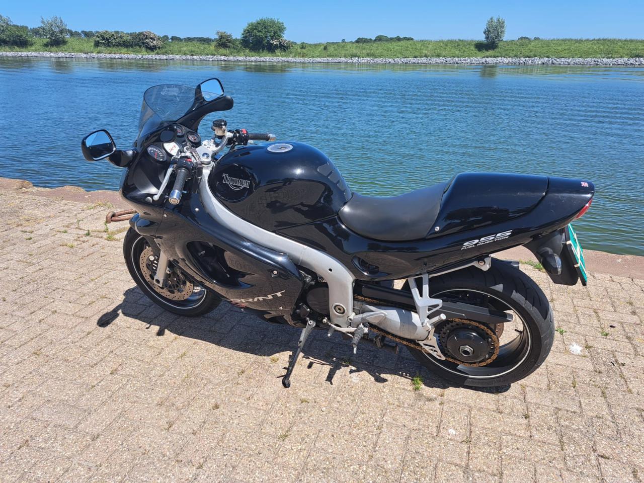 Triumph Sprint ST 955i ST inruiler (opknapper)