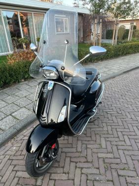 Vespa S Sprint scooter