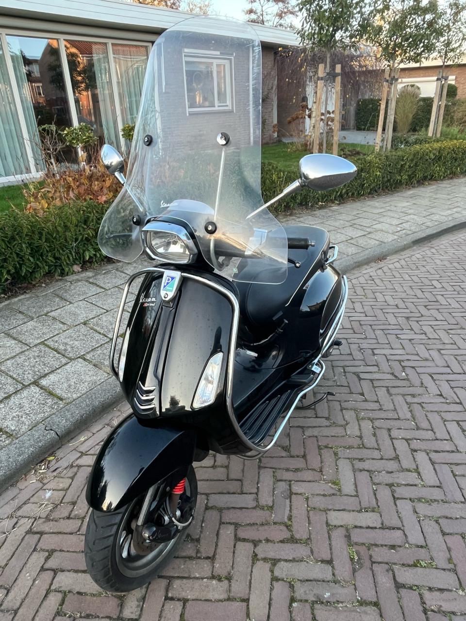 Vespa S Sprint scooter