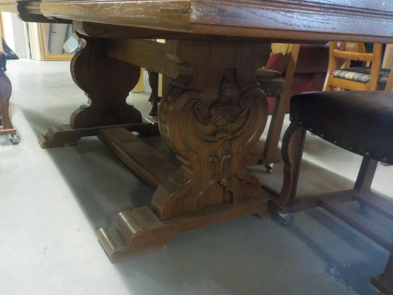 Stevige eiken verlengbare tafel + 6 stoelen op wieltjes in goede staat