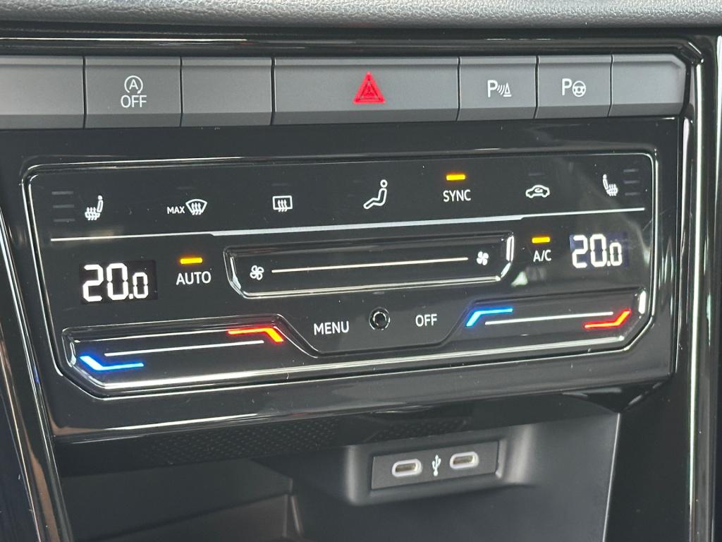 Volkswagen T-roc 1.5 tsi 150pk dsg r-line | trekhaak | camera | keyless | e