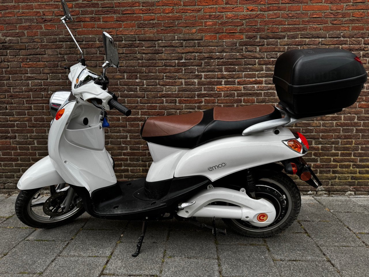 🚨 Te koop: EMCO NOVI – WIT ELEKTRISCHE SCOOTER🚨