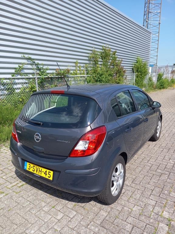 Opel Corsa 1.4-16v cosmo