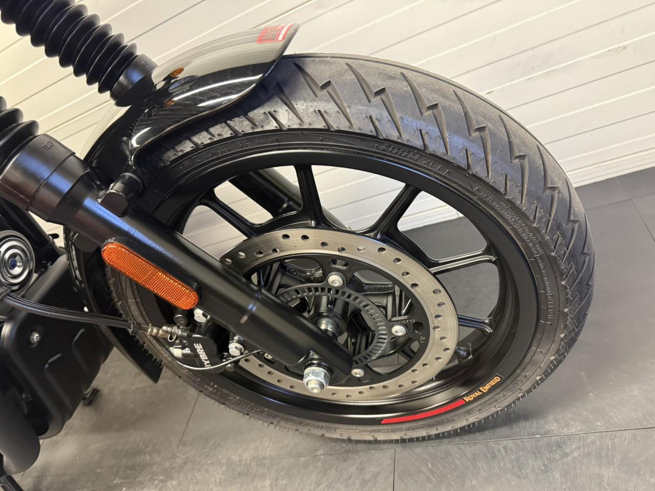 Jonge en complete Royal Enfield HNTR 350!