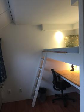 Mooie gestoffeerde en gemeubileerde kamer te huur in Goes Noord.