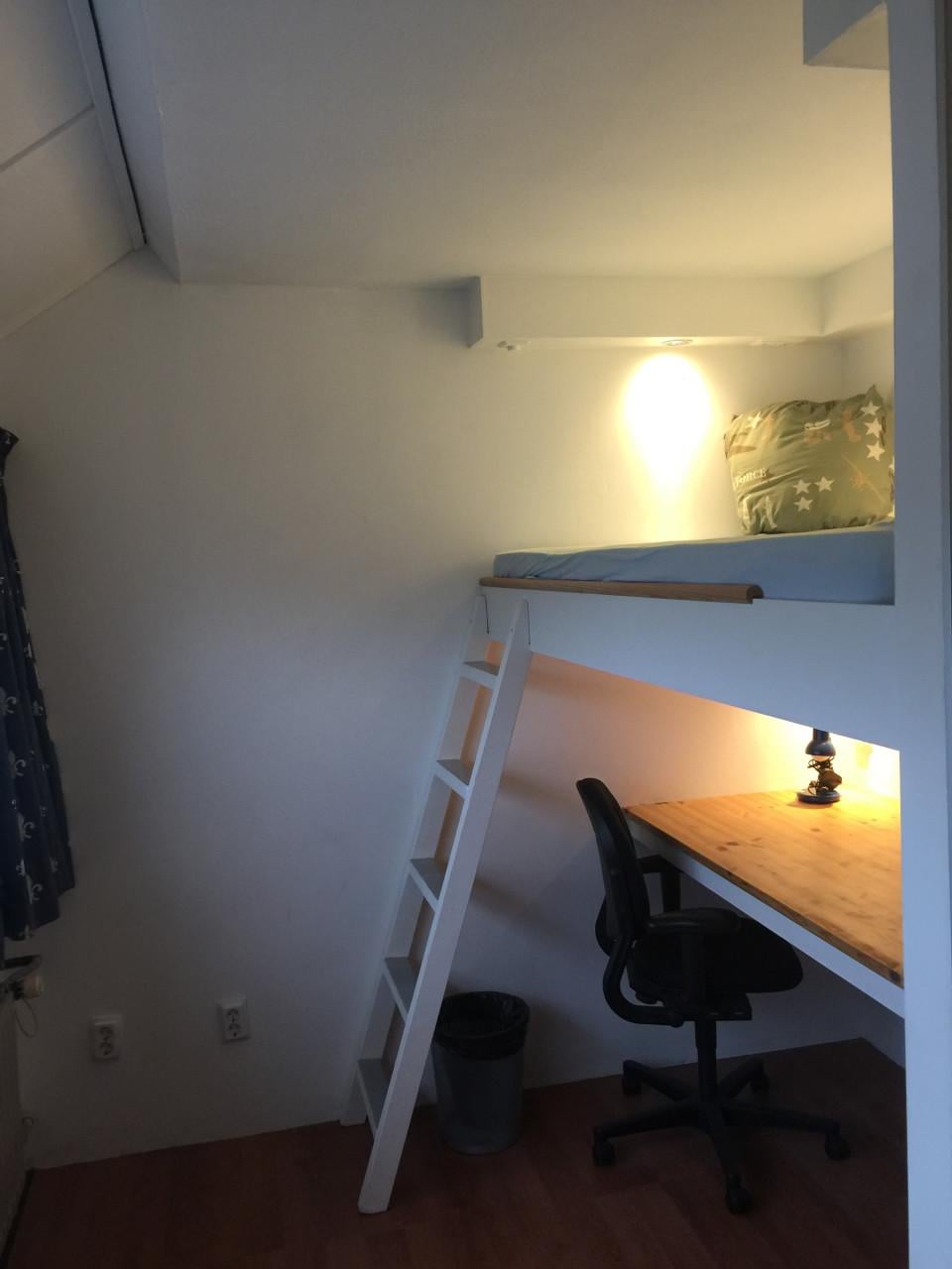 Mooie gestoffeerde en gemeubileerde kamer te huur in Goes Noord.