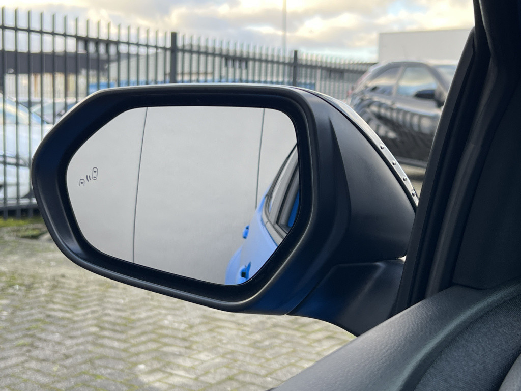 Toyota Yaris 1.5 hybrid 130 launch edition jbl audio | headup display | sto