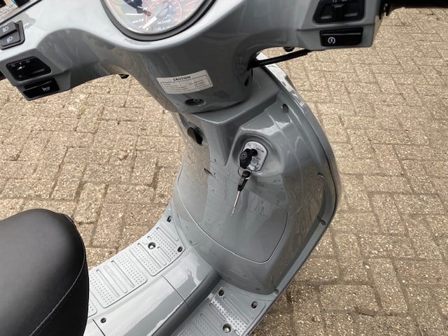 Schitterende btc gts agm vespa look nardo grey euro 5 injectie nu 1199 euro