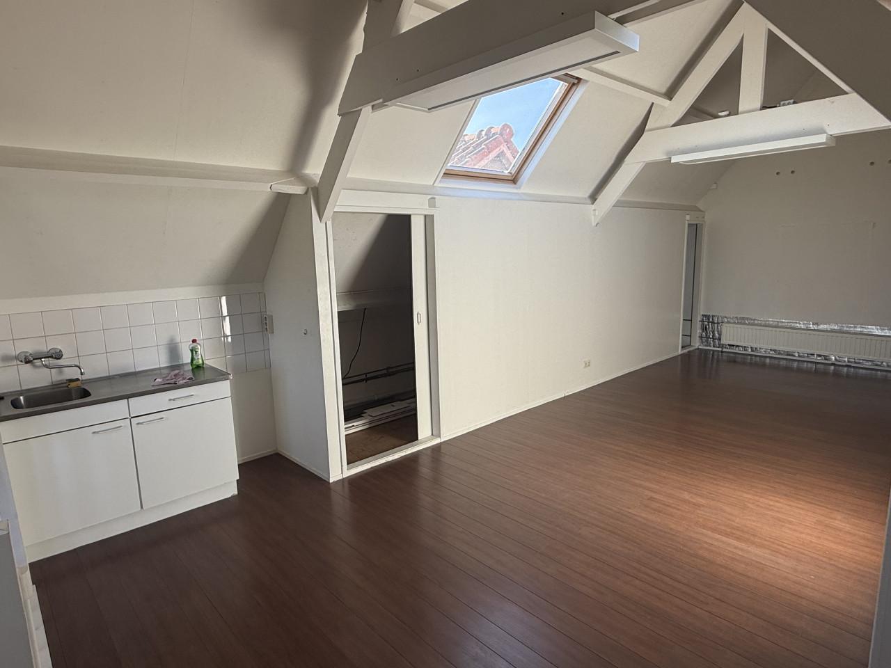 Te huur representatieve 85m2 kantoor/parktijk/winkelruimte