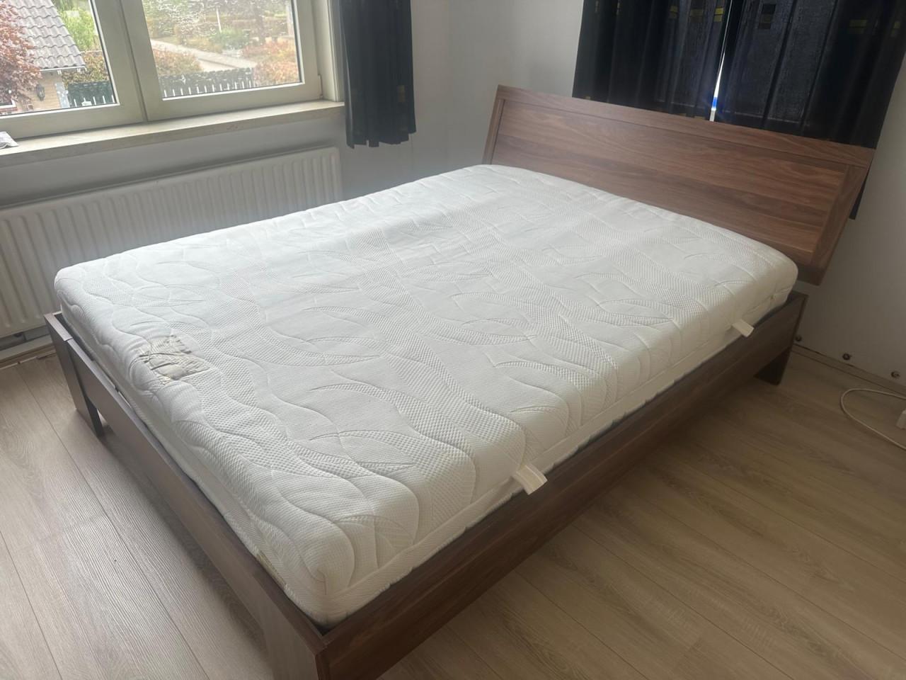 Zeer net 2 persoonsbed