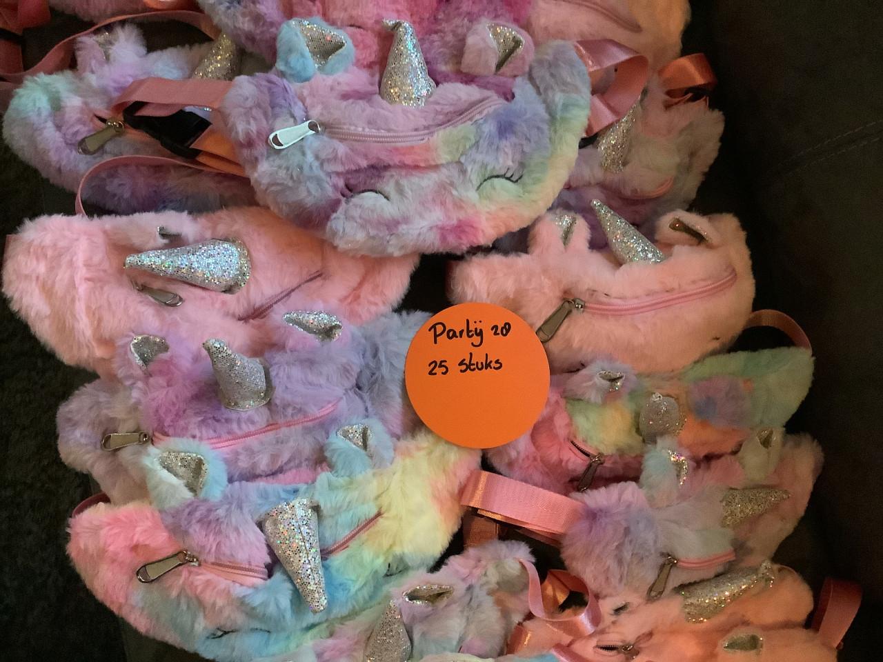Partij leuke fluffy heuptasjes en schoudertasjes. ( partij 28)