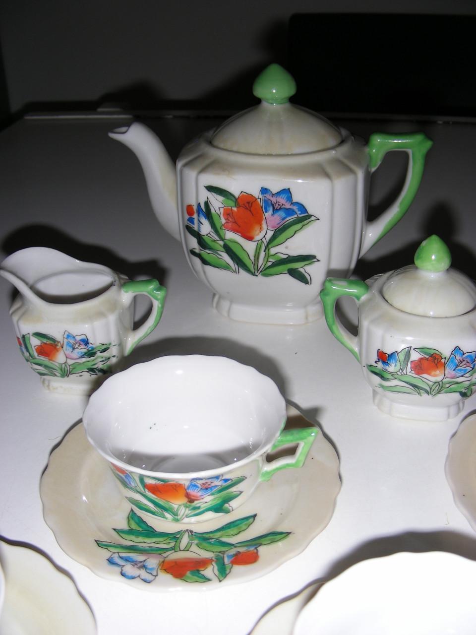 Oud kinderservies