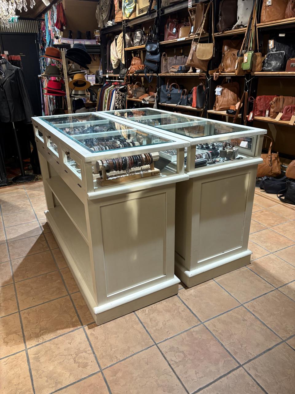 Brocante vitrine kasten