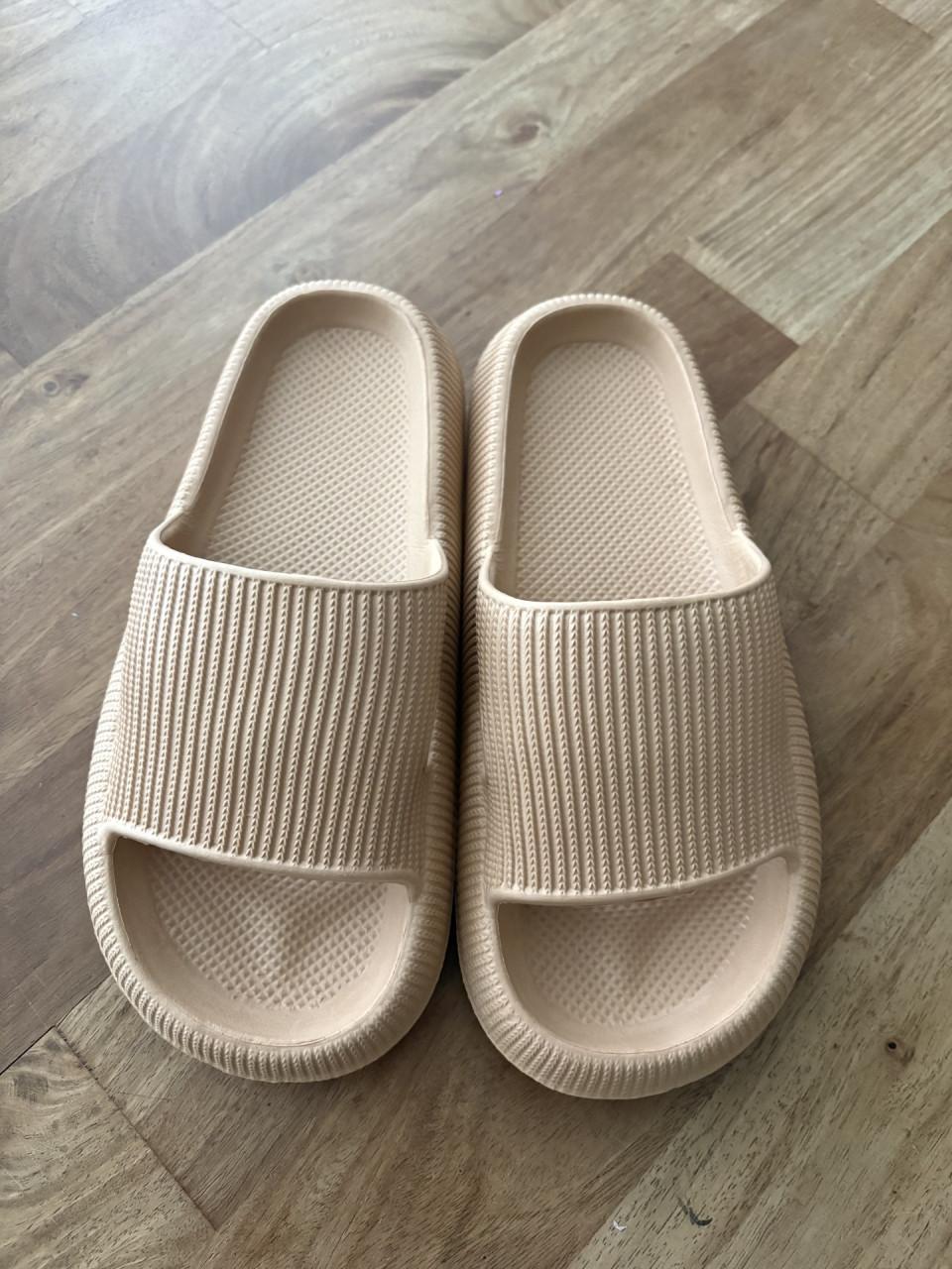 Slippers maat 38-39.