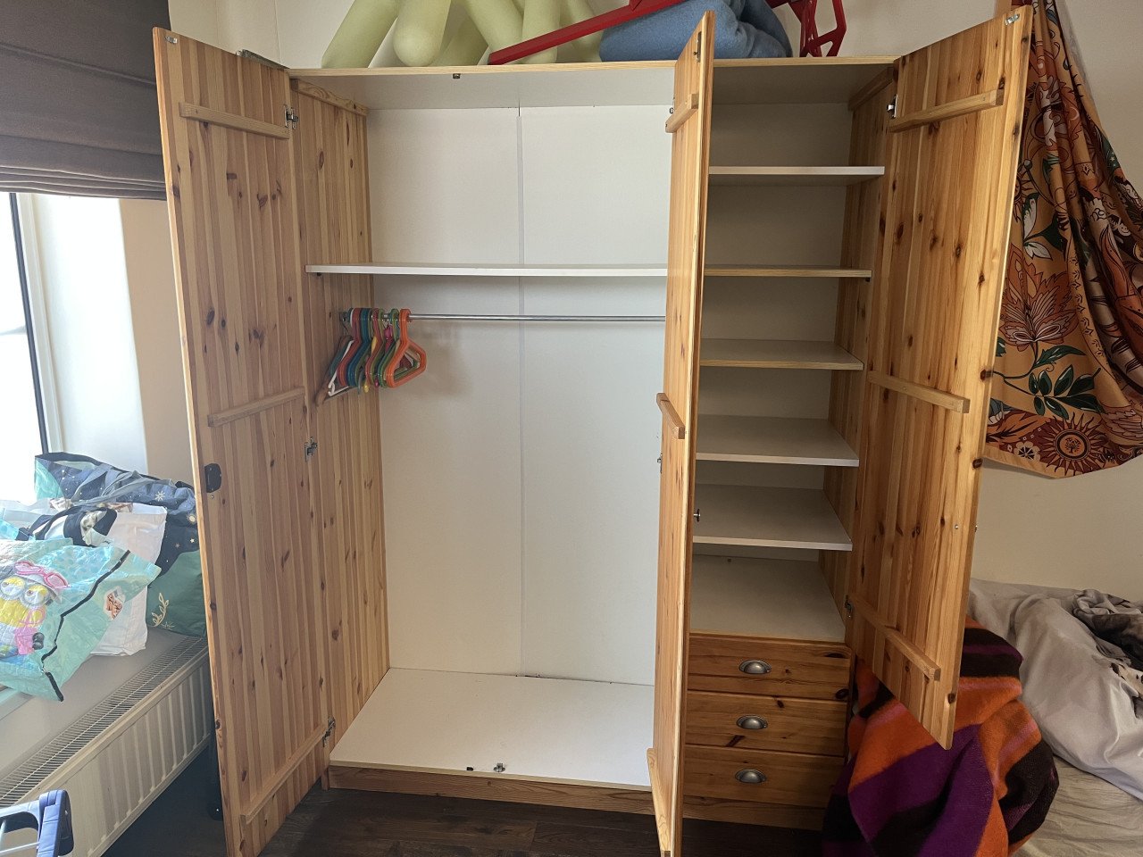 Grenen kast