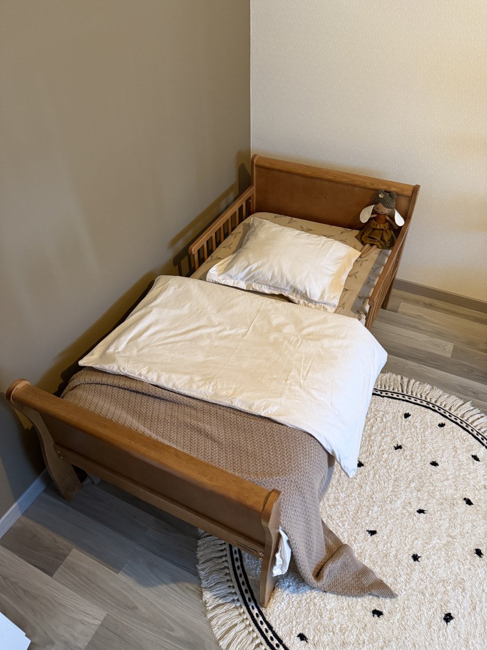 Junior bed