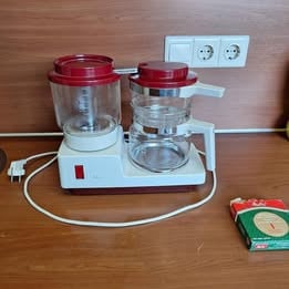 Retro koffiezetapparaat jaren 70 met glazen kannen