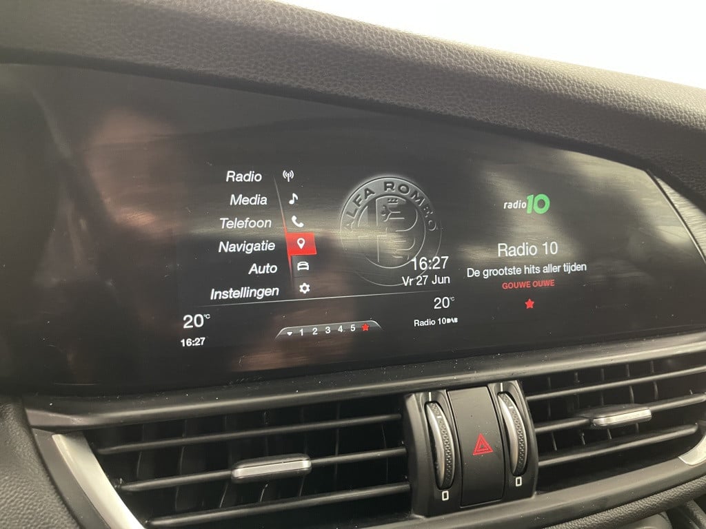 Alfa Romeo Giulia 2.0t super | colore esterno | trekhaak | 19'' | leder