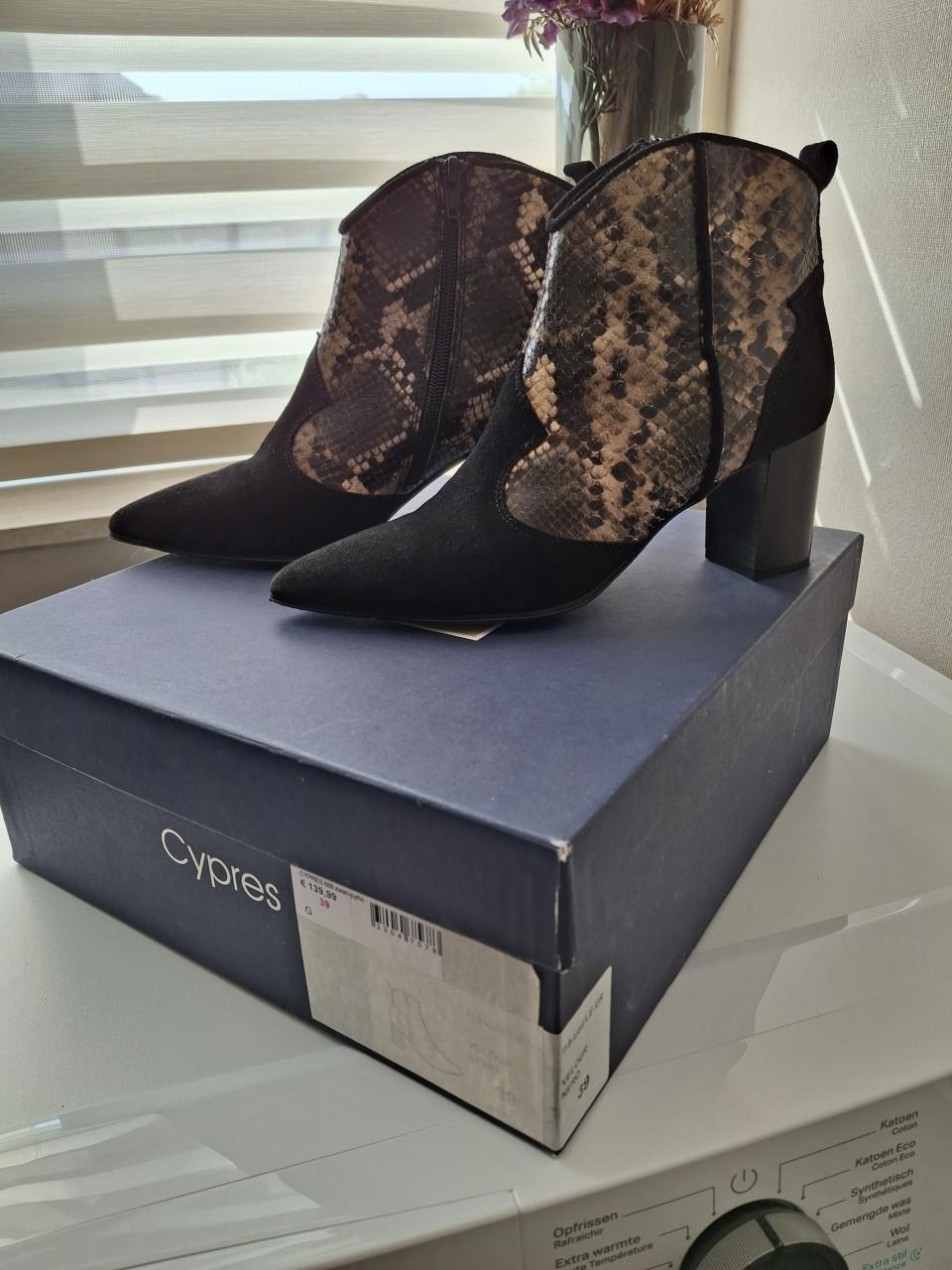 Enkellaarsjes merk cypres