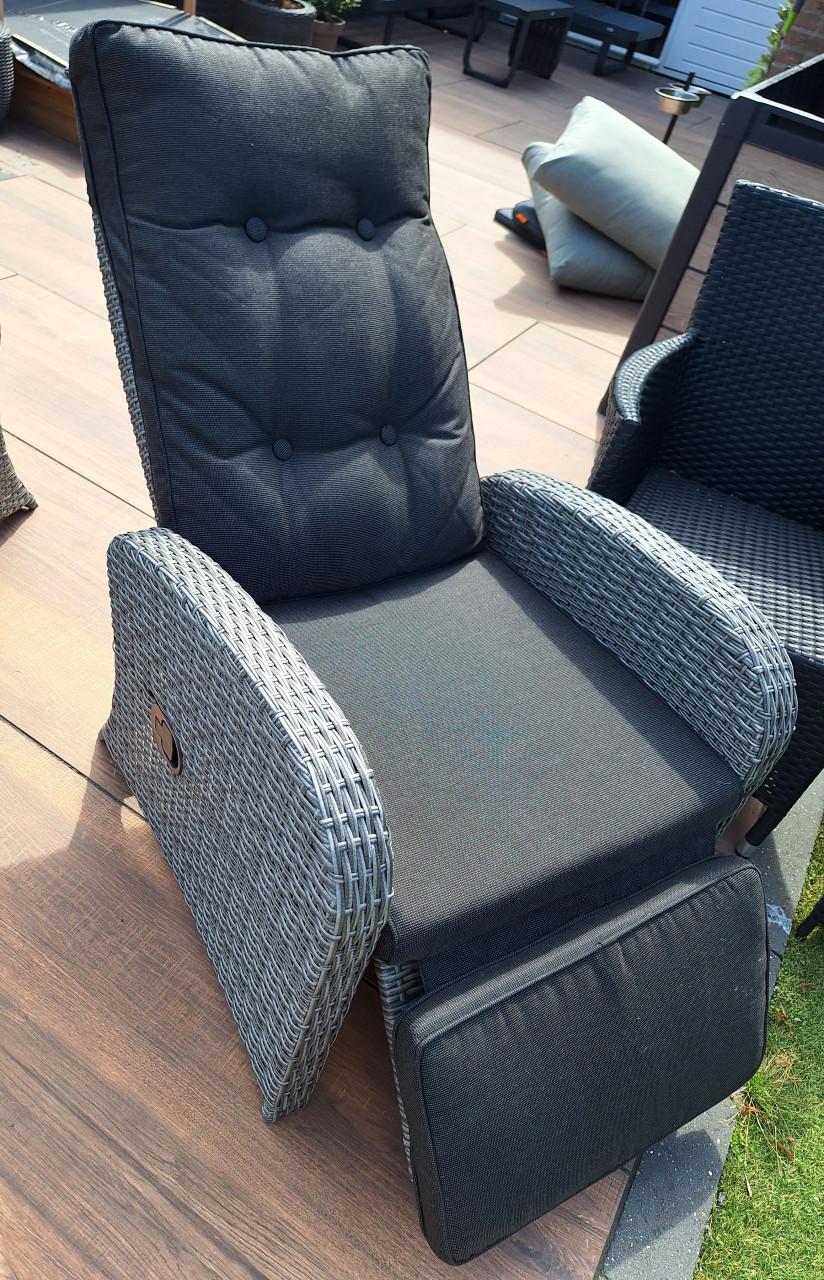 Gratis 4 tuinstoelen met kussens