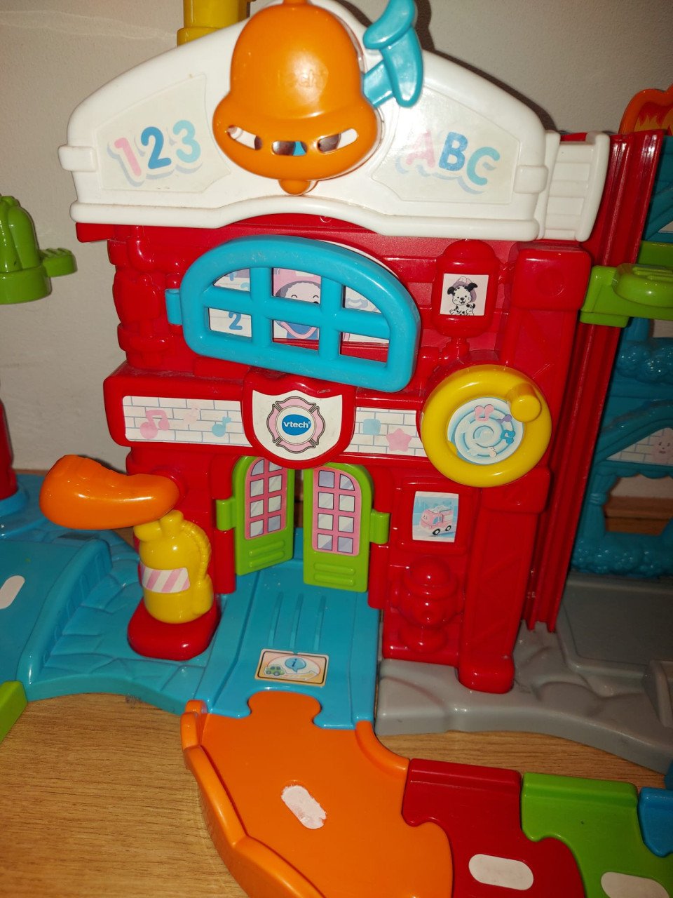 Z.g.a.n. Vtech Toet Toet Auto's - Brandweerkazerne incl. Bas Brandweer