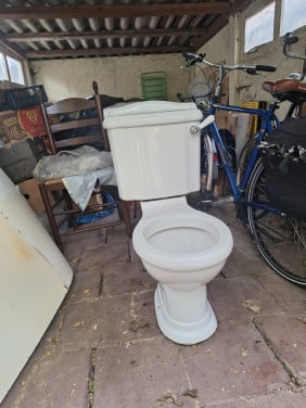 Toiletpot met spoelkast te koop