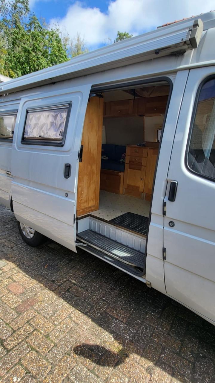 Compacte ford transit camper bus