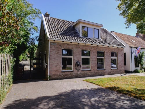 Vrijstaande woning aan de Dorpsstraat 81 te Kattendijke