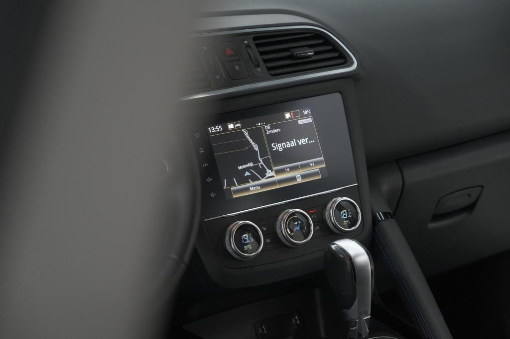 Renault Kadjar tce 140 edc limited | camera | dodehoekdetectie | apple carp