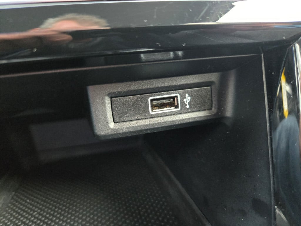 Volkswagen T-cross 1.0 tsi 115pk t-cross life r-design | trekhaak | camera