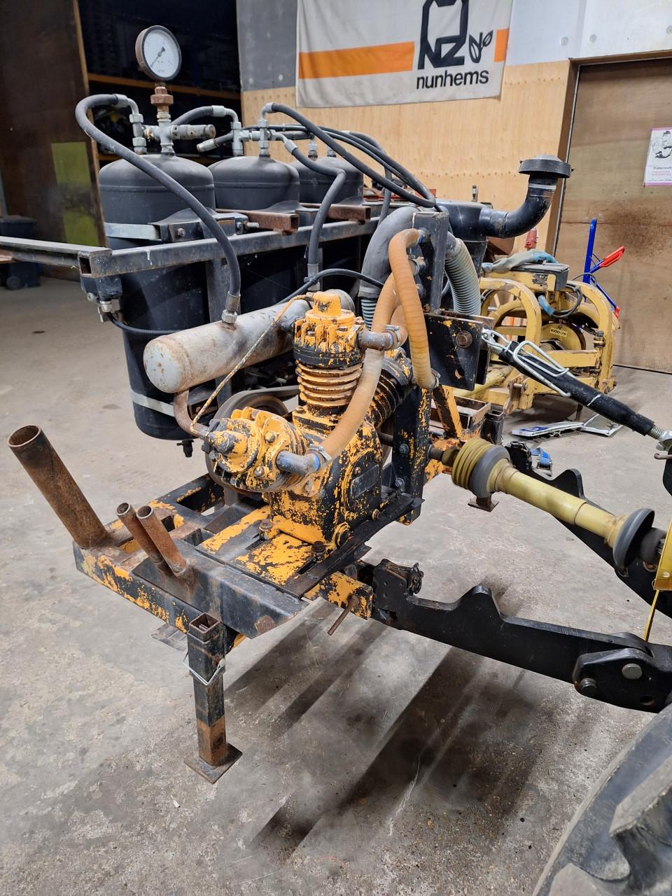 Lucht compressor zit voor op de trekker voor druk wissel systeem