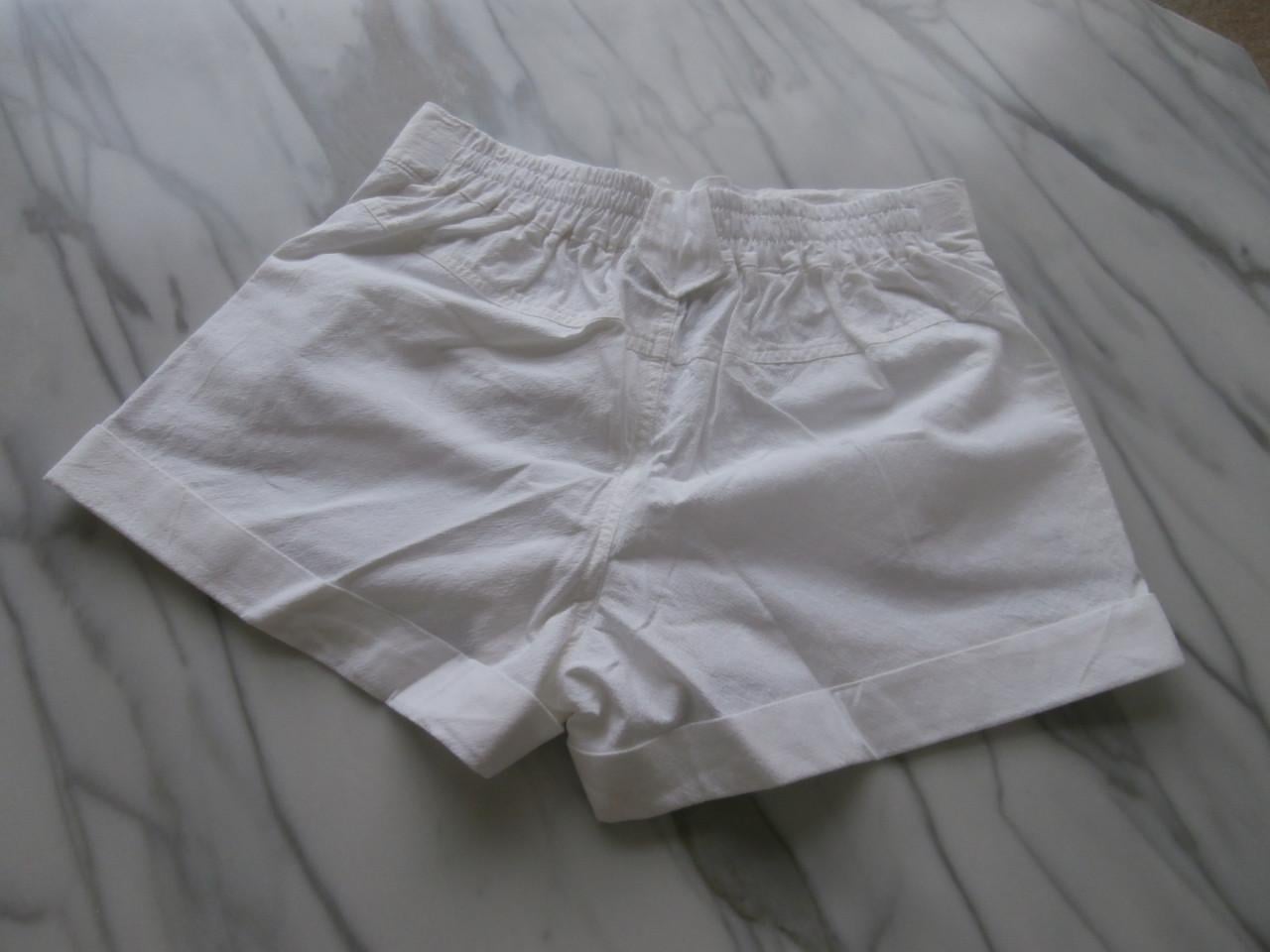 Nieuwe Witte  Dames Korte broek  Maat S  van € 29,95  voor  € 5,00