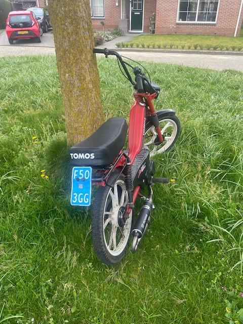 Tomos