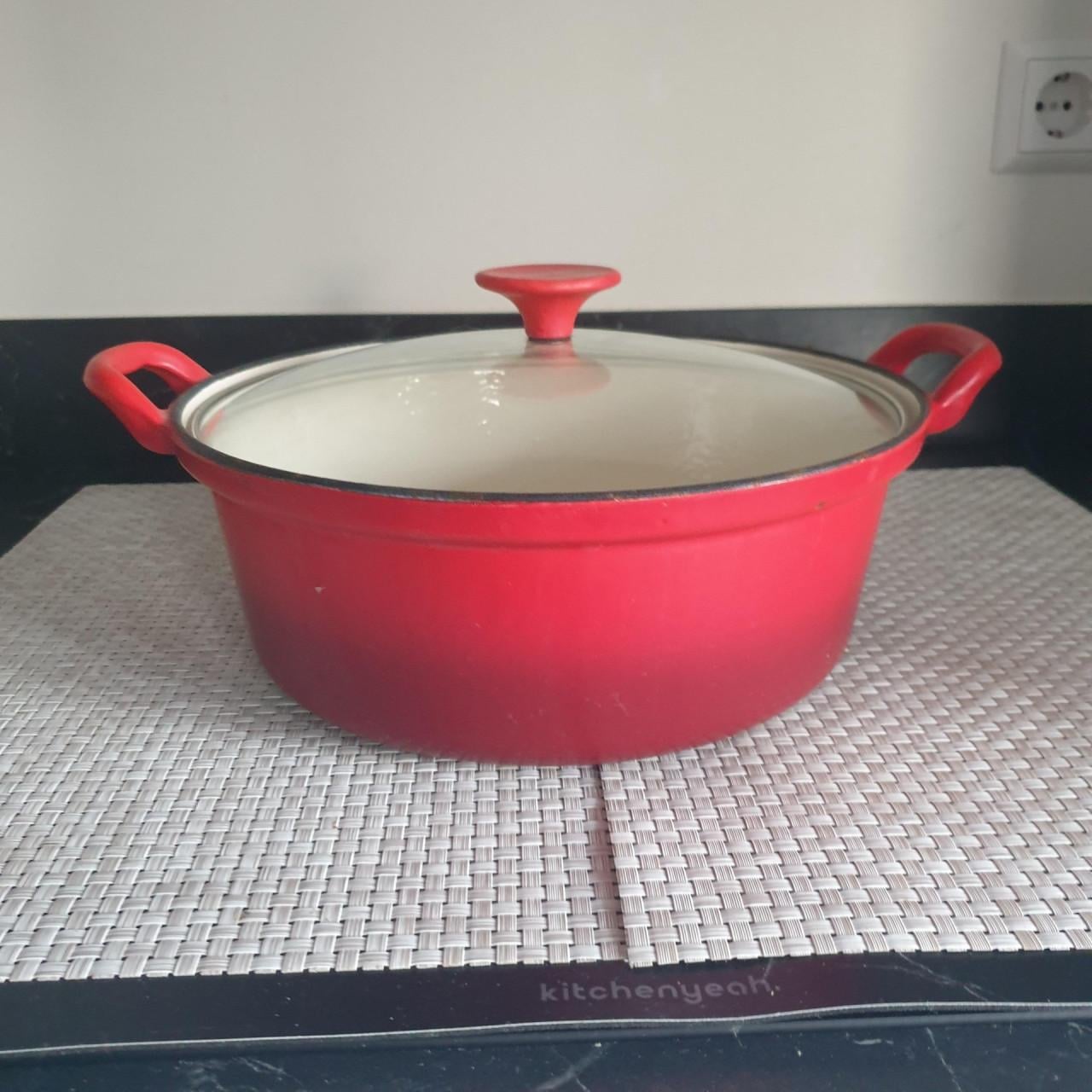 Rode zware gietijzeren braadpan met deksel, 29 cm doorsnede