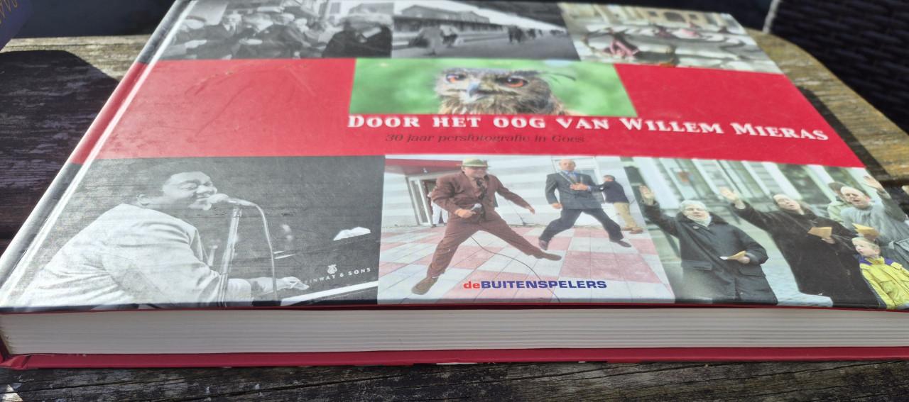 Door het oog van Willem Mieras boek Goes