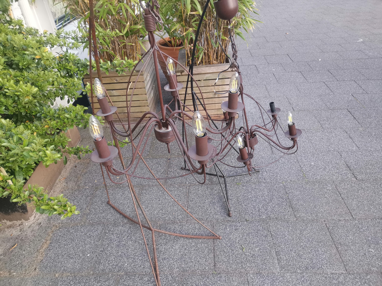 Twee brocante plafond kroon lampen