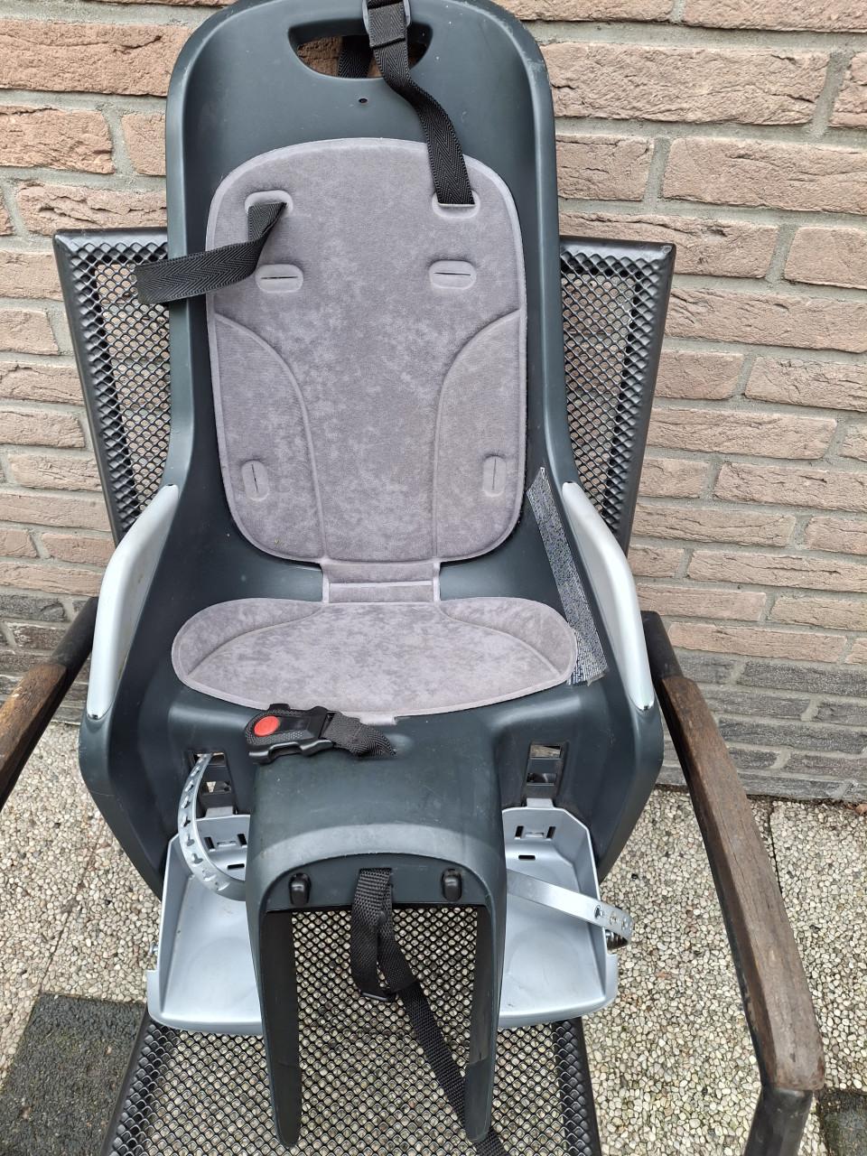 Stoeltje voor achter op de fiets. Polisport